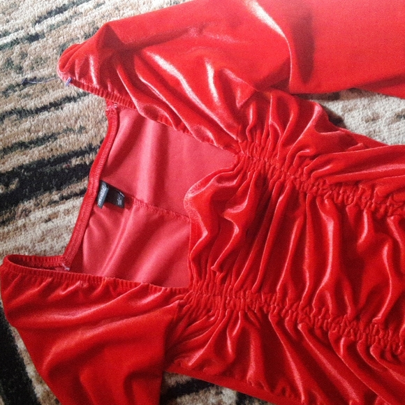 Gorgeous red dress - Picture 3 of 10